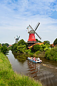 Zwillingsmühlen von Greetsiel, Niedersachsen, Norddeutschland, Deutschland, Europa