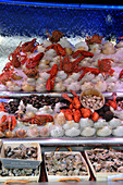 Meeresfrüchte Restaurantauslage im Marais, Paris, Frankreich