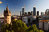 Skyline von Frankfurt mit Wolkenkratzer und Eschenheimer Turm, Frankfurt, Hessen, Deutschland