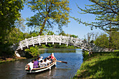 Bootsfahrt auf dem Kanal, Weisse Brücke, Wörlitz, UNESCO Welterbe Gartenreich Dessau-Wörlitz, Sachsen-Anhalt, Deutschland