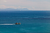 Fischerboot in der Strasse von Gibraltar, Tanger, Marokko