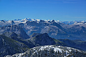 Blick von Hoher Göll über Hohes Brett hinweg auf Steineres Meer und Hochkönig, Nationalpark Berchtesgaden, Berchtesgadener Alpen, Oberbayern, Bayern, Deutschland