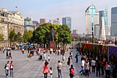 China, Shanghai, Huangpu District, The Bund, Zhongshan Road, National Day Golden Week, Asian, man, woman, family, statue, memorial, Mao Zedong, plaza