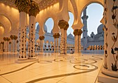 United Arab Emirates  Abu Dhabi  Sheikh Zayed Mosque.