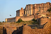 India, Rajasthan, Jodhpur, Mehrangarh fort, Tyrolean traverse.