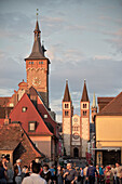 Blick auf Dom St. Kilian von Alter Mainbrücke, Würzburg, Franken, Deutschland