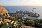 Wreck of the Costa Concordia near Giglio Porto, Island of Giglio in Mar Tirreno, South Tuscany, Tuscany, Italy