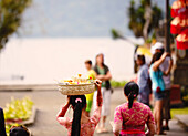 Balinese women carrying oblations to a temple, Bedoegoel, Danau Beratan, Bali, Indonesia