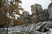 Quartz rocks of Grosser Pfahl with early snow near Viechtach, Bavarian Forest, Bavaria, Germany