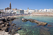 Strand von Monopoli an der Adria, Provinz Bari, Region Apulien, Italien, Europa