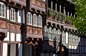Fachwerkskunst, Häuserzeile im Zentrum Goslar, Harz, Niedersachsen, Deutschland, Europa