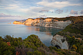 Felsküste am Kap Drastis bei Peroulades, Sidari, Insel Korfu, Ionische Inseln, Griechenland