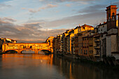 Ponte Vecchio über den Arno, Altstadt von Florenz, UNESCO Weltkulturerbe, Firenze, Florenz, Toskana, Italien, Europa