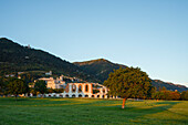 Monte Ingino mit Teatro Romano, Römisches Theater und Palazzo dei Consoli, Rathaus, Franziskus von Assisi, Via Francigena di San Francesco, Franziskusweg, Gubbio, Provinz Perugia, Umbrien, Italien, Europa