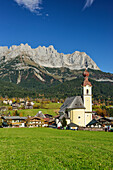 Going vor Wilder Kaiser mit Regalmspitze, Ackerlspitze und Maukspitze, Going, Wilder Kaiser, Kaisergebirge, Tirol, Österreich