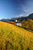 Chapel of St. Antonius in front of Wilder Kaiser with Totenkirchl, Gamshalt, Ellmauer Halt and Kopfkraxen, chapel of St. Antonius, valley of Kaisertal, Wilder Kaiser, Kaiser range, Tyrol, Austria