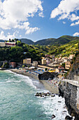 Blick auf Monterosso al Mare, Cinque Terre, La Spezia, Ligurien, Italien