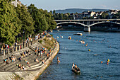 Rheinterassen im Sommer, Basel, Schweiz