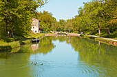Schleuse am Canal de Montech, Hausboot, Dept. Tarn-et-Garonne, Region Aquitaine, Frankreich, Europa