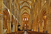 Innenaufnahme der ehemaligen Klosterkirche in Mouzon, Gotik, Vallée de Meuse, Dept. Ardennes, Region Champagne-Ardenne, Frankreich, Europa