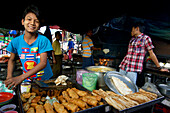 Essensstände auf dem Markt in Taunggyi, Ausflug vom Inle See, Shan Staat, Myanmar, Burma