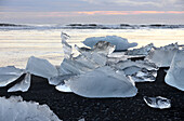 Meeresstrand an der Jökulsa Gletscherlagune im Vatnajökull Nationalpark, Südisland, Island