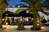 Gäste in einem Restaurant am Abend, Sipanska Luka, Sipan, Elaphiten, Kroatien