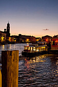 Vaporetto am Abend, Venedig, Venetien, Italien