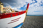 Boot am Strand, Cervo, Provinz Imperia, Ligurien, Italien