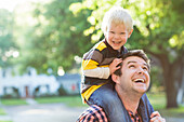 Caucasian father carrying son on shoulders, Tallahassee, Florida, USA