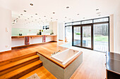 Badezimmer in einer Villa im Bauhausstil, Sauerland, Deutschland