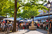 Beer garden on Viktualienmarkt, Munich, Upper Bavaria, Bavaria, Germany