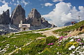 Kapelle, Kletterer, Drei Zinnen Hütte, Tre Cime di Lavaredo, Südtirol, Dolomiten, Italien