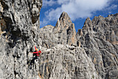 Kletterer in der dritten Seillänge der Detassis, Cima Brenta Alta, Dolomiten, Trentino, Italien