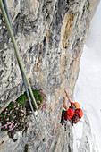 Kletterer in der Schlüsselseillänge der Soddisfazione, Cima d Ambiez, Brenta, Dolomiten, Trentino, Italien