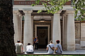 Eingang, The Queen's Gallery, Westminster, London, England, Vereinigtes Königreich