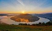 Blick vom Gedeonseck auf die Rheinschleife von Boppard, Sonnenaufgang, Rhein, Mittelrhein, Rheinland-Pfalz, Deutschland, Europa