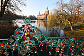 New Town Hall in Maschpark with reflection in the lake and love padlocks on the bridge, Hannover, Lower Saxony, Germany