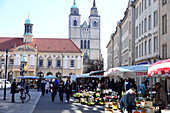 am Marktplatz am alten Rathaus mit Johanniskirche, Magdeburg, Sachsen-Anhalt, Deutschland