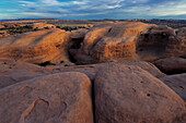 SANDSTONE ROCKS, ARCHES NATIONAL PARK, UTAH, USA