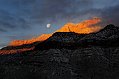 SUMMITS ALONG ZION CANYON DURING WINTER, ZION NATIONAL PARK, UTAH, USA