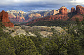 RED ROCK COUNTRY NEAR SEDONA, COCONINO NATIONAL FOREST, ARIZONA, USA