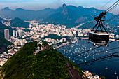 Brazil, Rio de Janeiro, aerial tramway on the Sugarloaf Moutain