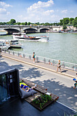 France, Paris 7th district, Quai d'Orsay, temporary setting up of the banks for summer