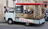 Italy, Sicily, Siracusa, Ortigia district, (Unesco world heritage), Benedicti market, garlic
