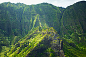 'Rugged landscape of mountains covered in trees;Hawaii united states of america'