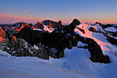 Blick von der Barre des Ecrins bei Sonnenaufgang nach Norden (Meije), Dauphine, Frankreich