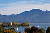 Sailing boats on Chiemsee at Fraueninsel, near Gstadt, Chiemsee, Chiemgau region, Bavaria, Germany