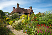 Long border at the manor house, Great Dixter Gardens, Northiam, East Sussex, Great Britain