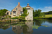 Moated castle, Scotney Castle, Kent, Great Britain